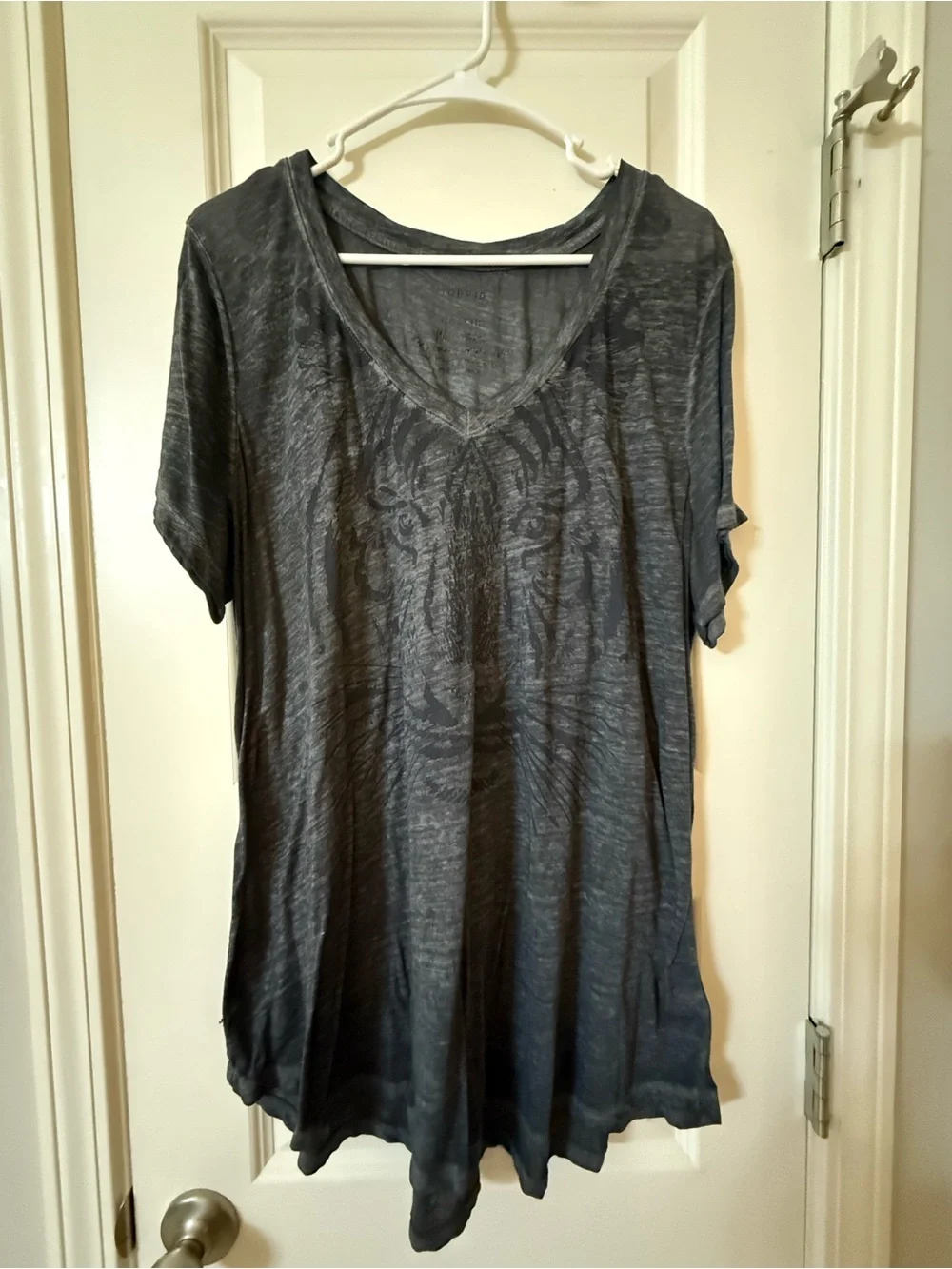 torrid Charcoal Gray V-Neck Short Sleeve Tunic with Subtle Tiger Motif - Picture 1 of 6